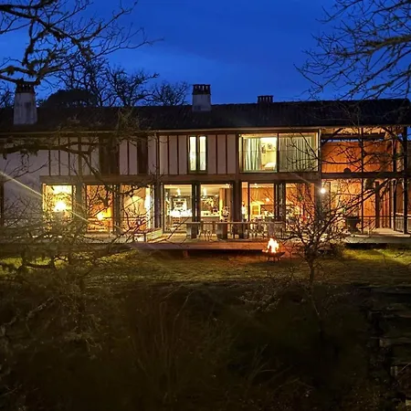 Domaine De Coursat Avec Piscine Chauffee Et Services De Gamme Pour 16 Personnes - Fr-1-791-35 *